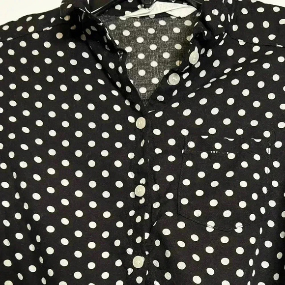 (3 for $10) Lot of 3 Juniors shirts/blouses Black and White and Burgun - Picture 4 of 7